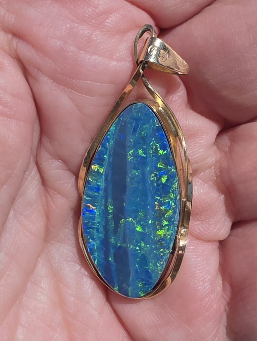 Australian boulder doublet opal pendant set in 14k gold - Picture 7 of 7